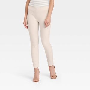 ✨3 for $20✨ nude skinny leg dress pants